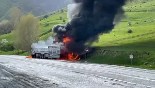 Bitlis'te Korkunç Kaza: 2 TIR Kafa Kafaya Çarpıştı, Alev Alan Araçlarda 2 Kişi Hayatını Kaybetti