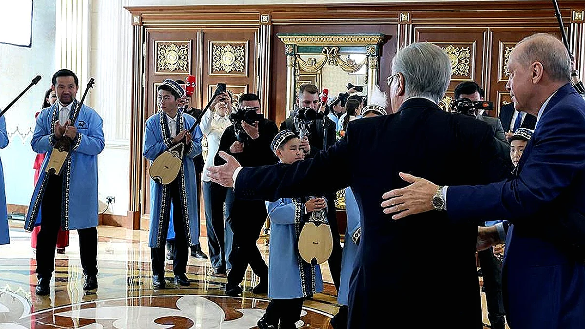 Cumhurbaşkanı Erdoğan'a Kazakistan'da Dombra Sürprizi