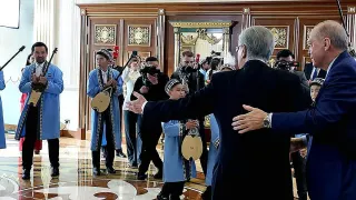 Cumhurbaşkanı Erdoğan'a Kazakistan'da Dombra Sürprizi