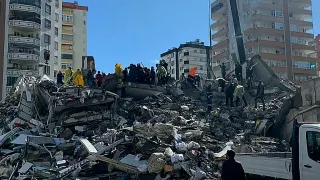 Depremde Yıkılan Binada Kamu Görevlilerine 'Kusursuz' Raporu Tepki Çekti