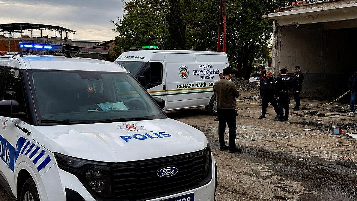 Elektrik Direğinden Düşen Hurdacı Hayatını Kaybetti