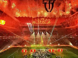 Galatasaray'dan Şampiyonluk Kutlamaları İçin Farklı Bir Yol: Sanatçı Yerine Drone ve Havai Fişek Gösterisi