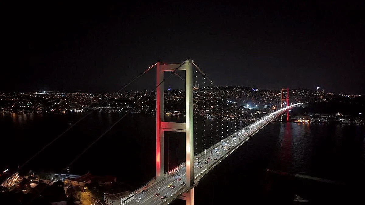 Galatasaray'ın 26. Şampiyonluğu 15 Temmuz Şehitler Köprüsü'nde Kutlandı