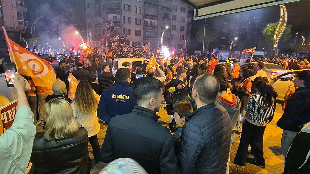 Galatasaray'ın Şampiyonluğu Afyonkarahisar'da Coşkuyla Kutlandı
