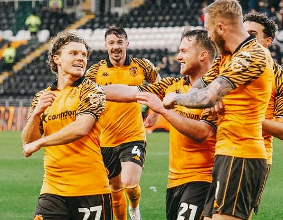Hull City Premier Lig'e Yükselme Yolunda: Millwall Deplasmanında Final Mücadelesi