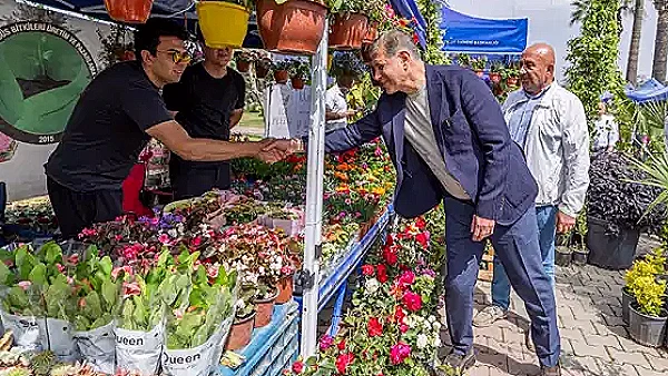İzmir'de Balkon ve Bahçe Bitkileri Festivali Yoğun İlgi Gördü