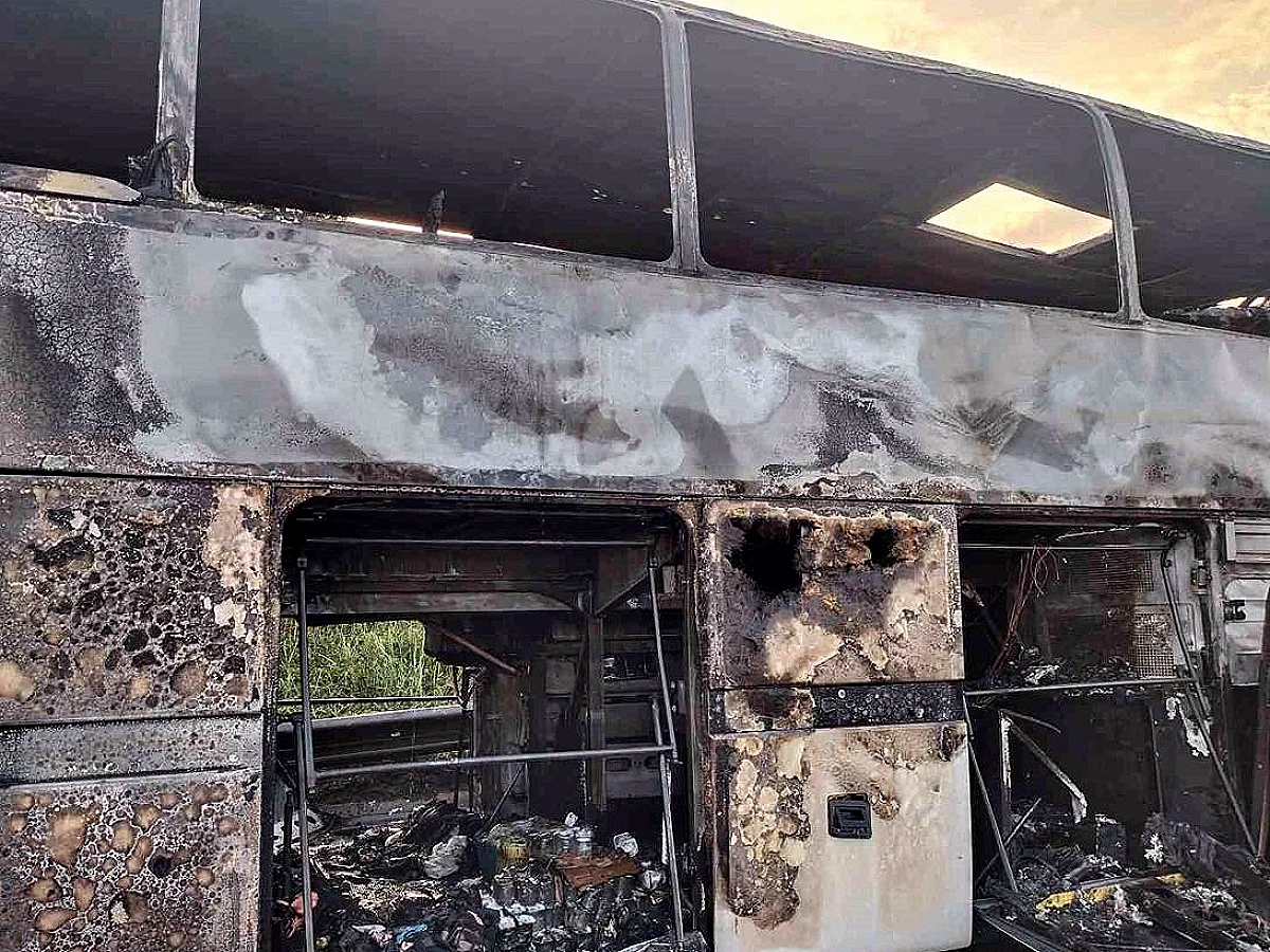 İzmir'den İstanbul'a Giden Otobüs Alev Aldı