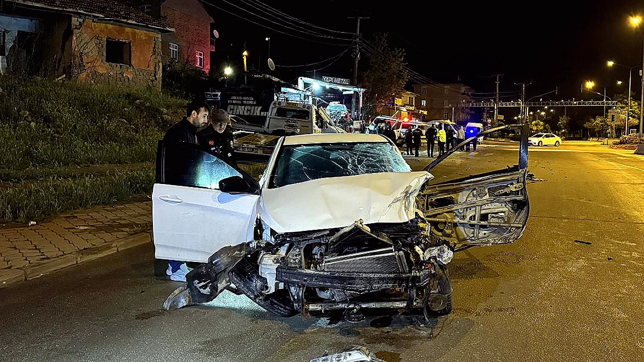 Kırıkkale'de Çekiciye Çarpan Otomobilde 1 Kişi Hayatını Kaybetti