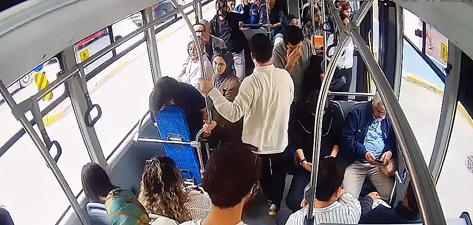 Otobüste Fenalaşan Yolcuya Şoför ve Hemşire Müdahale Etti