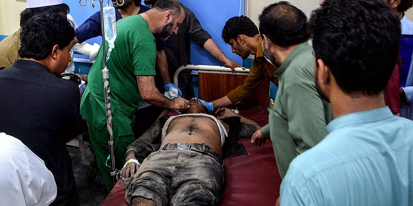 Pakistan'da Karakola Saldırı: En Az 14 Polis Hayatını Kaybetti