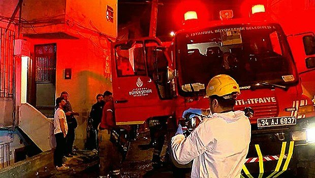 Sakarya'da 3 Katlı Binada Yangın: 4 Yaralı