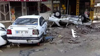 Samsun'da Sel Felaketi: Araçlar Sürüklendi, İş Yerleri Kullanılamaz Hale Geldi