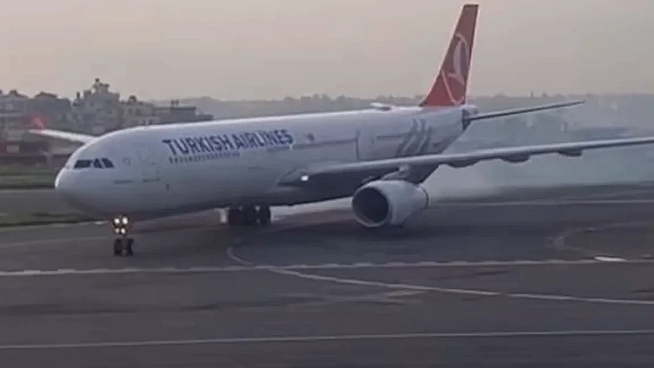 THY uçağında tahliye: İniş takımlarında duman paniği