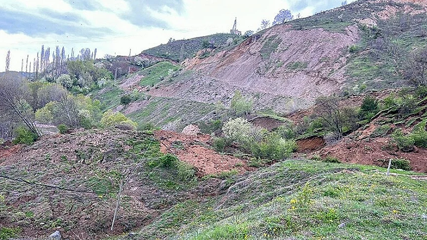 Tokat'ta Heyelan Anı Güvenlik Kamerasıyla Kaydedildi