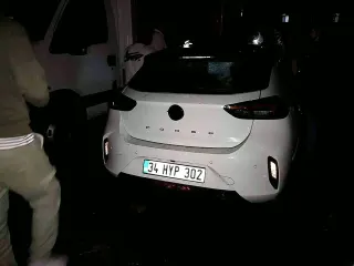 Üsküdar'da Park Halindeki Üç Araç Alevlere Teslim Oldu