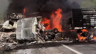 Van-Tatvan kara yolunda feci kaza: 2 sürücü hayatını kaybetti